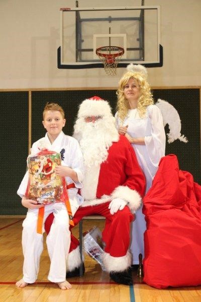 Sw. Mikołaj odwiedził nasz klub (158)