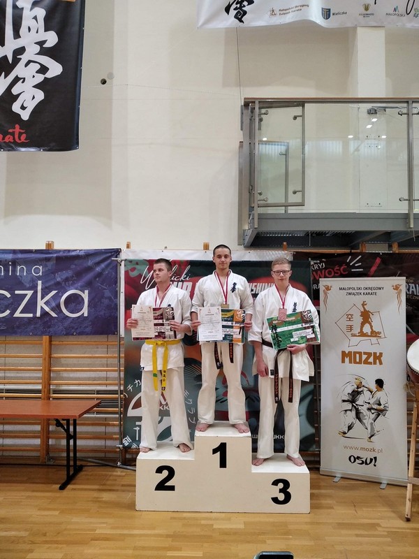 Karatecy ARS Limanowa – JONIEC Team znów w czołówce! Wywalczyli 17 medali i drużynowe wicemistrzostwo Małopolski w Karate Kyokushin