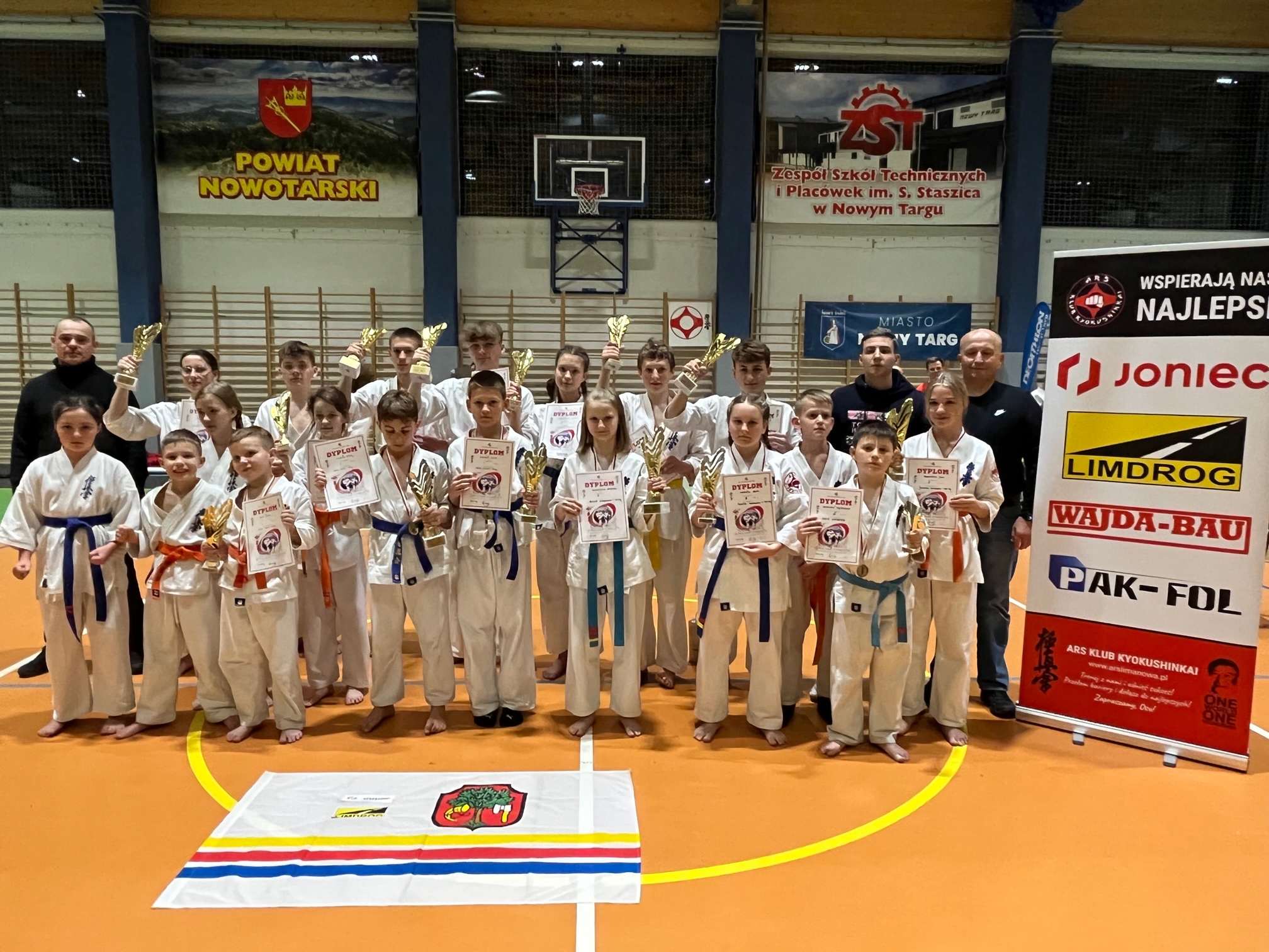 Ogólnopolski Turniej Karate Kyokushin - Nowy Targ 202214 medali dla karateków ARS Limanowa – JONIEC Team 