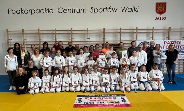 Tytuł „najlepszy zawodnik turnieju” i 13 medali wywalczyli w Jaśle najmłodsi karatecy ARS Klub Kyokushinkai