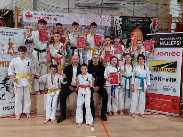 Pierwsze zawody w 2024 roku i pierwsze sukcesy karateków ARS Limanowa – JONIEC Team - 11 medali na Mistrzostwach Małopolski Karate Kyokushin