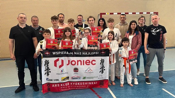 8 medali karateka ARS Limanowa – JONIEC Team na Pucharze Wiślanego Smoka