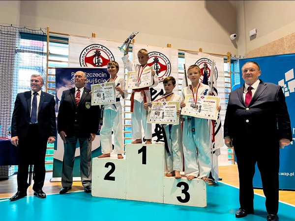 Limanowscy karatecy ARS Limanowa – JONIEC Team na podium Mistrzostw Polski w Karate Kyokushin