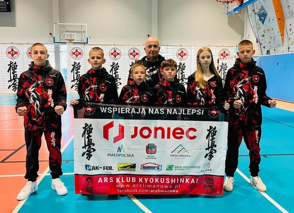 Limanowscy karatecy ARS Limanowa – JONIEC Team na podium Mistrzostw Polski w Karate Kyokushin