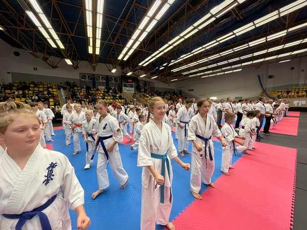 Kolejny dobry start i 9 medali karateków ARS Limanowa – JONIEC Team wywalczonych podczas Ogólnopolskiego Turnieju Karate Kyokushin „SARI CUP” w Żorach