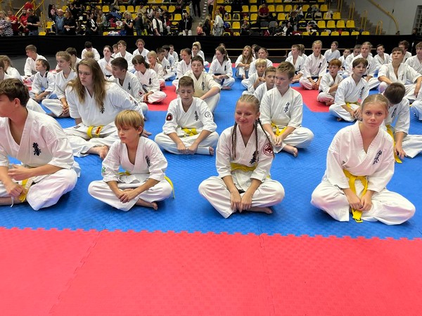 Kolejny dobry start i 9 medali karateków ARS Limanowa – JONIEC Team wywalczonych podczas Ogólnopolskiego Turnieju Karate Kyokushin „SARI CUP” w Żorach