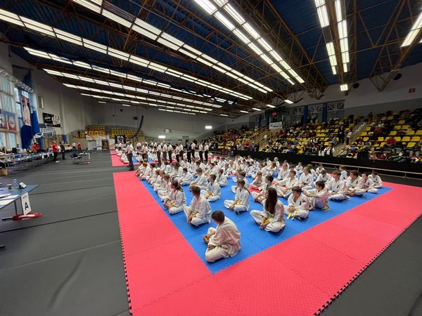 Kolejny dobry start i 9 medali karateków ARS Limanowa – JONIEC Team wywalczonych podczas Ogólnopolskiego Turnieju Karate Kyokushin „SARI CUP” w Żorach