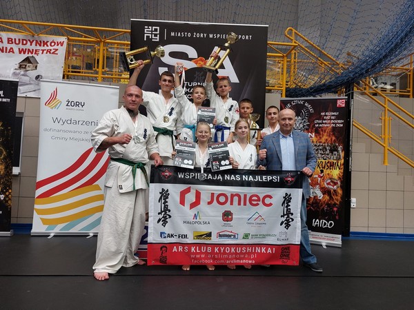 Kolejny dobry start i 9 medali karateków ARS Limanowa – JONIEC Team wywalczonych podczas Ogólnopolskiego Turnieju Karate Kyokushin „SARI CUP” w Żorach