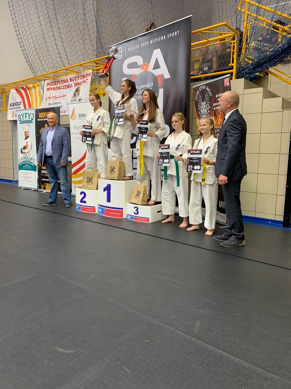 Kolejny dobry start i 9 medali karateków ARS Limanowa – JONIEC Team wywalczonych podczas Ogólnopolskiego Turnieju Karate Kyokushin „SARI CUP” w Żorach