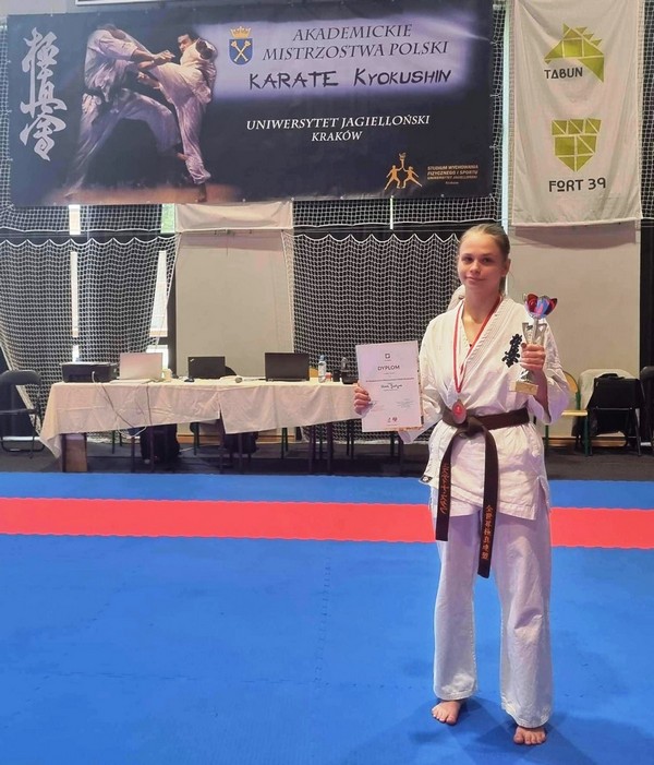 Zawodniczka naszego klubu Justyna Stach brązową medalistką Akademickich Mistrzostw Polski w Karate Kyokushin