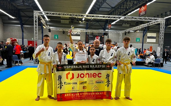 Zawodniczka ARS Klub Kyokushinkai – Limanowa, Nikola Kądziołka brązową medalistką Mistrzostw Świata Karate Kyokushin