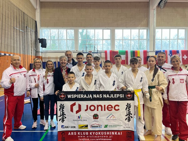 Międzynarodowy sukces karateków ARS Limanowa – JONEC Team. Bardzo dobra postawa i 5 medali na Chorwacji
